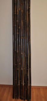 Bambusová tyč 3-4 cm, délka 4 metry, bambus black - podélně prasklá , 